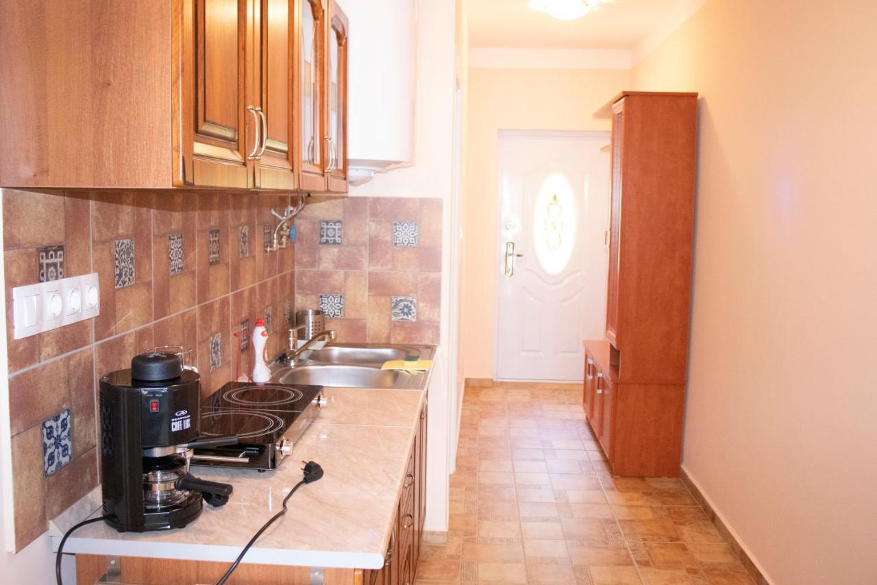 Gyoengyoem Apartman Balatonalmádi Exterior foto